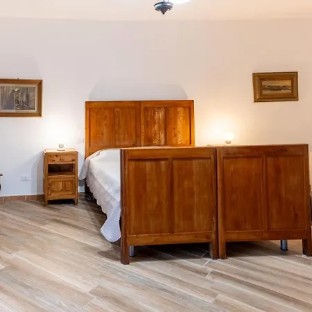 La Vecchia Cantina Guzzardi Lari