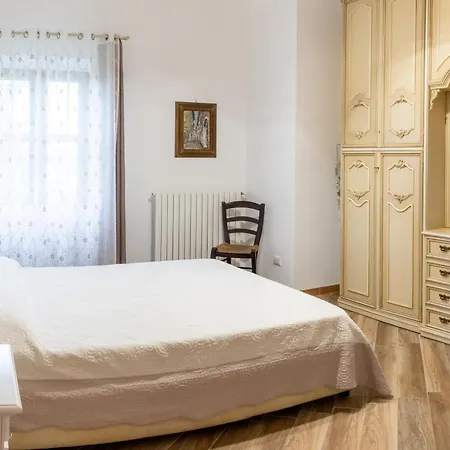 La Vecchia Cantina Guzzardi Ferienhaus Lari