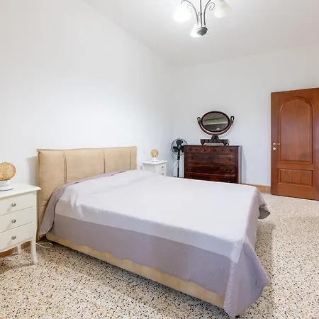 La Vecchia Cantina Guzzardi Tatil Evi Lari