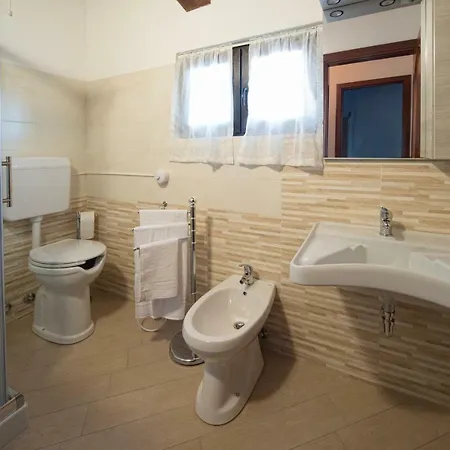 بيت للعطل La Vecchia Cantina Guzzardi Lari